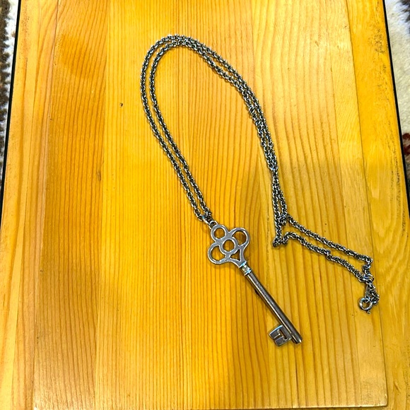 Tiffany & Co. Silver crown Key and chain Necklace both marked Tiffany and 925 - Picture 2 of 9